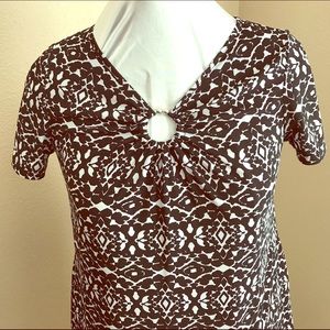 Black/white geo pattern M shirt with metal detail